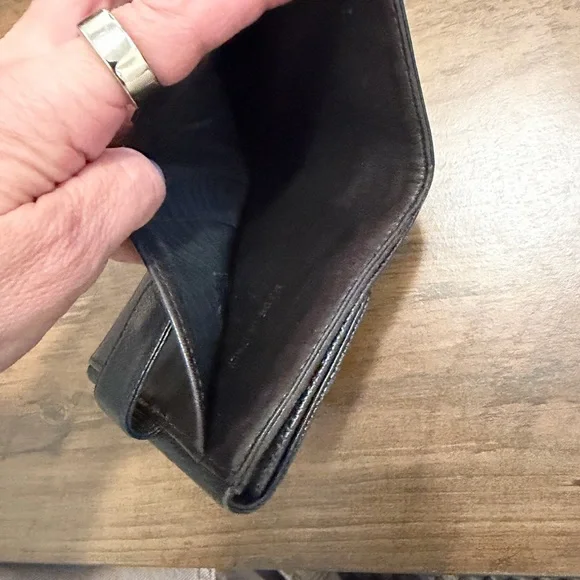 CHANEL Textured Black Leather Wallet - Picture 4 of 6